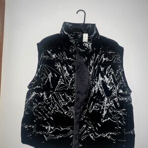 BLACK PUFFER VEST - SIZE MEDIUM
